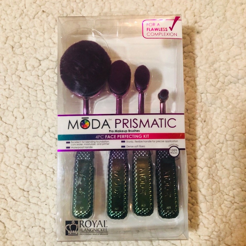 Moda prismatic 4 piece face perfecting brush set